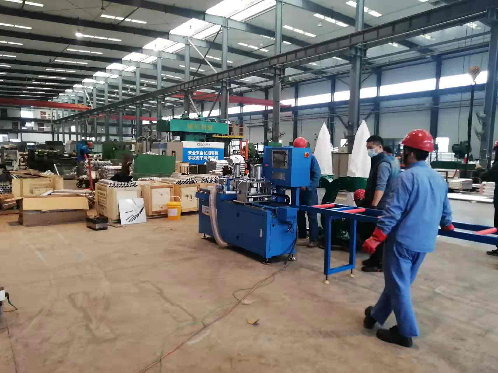 鋁材自動(dòng)切割機(jī)450-客戶現(xiàn)場(chǎng)1 鋁材自動(dòng)切割機(jī)450-客戶現(xiàn)場(chǎng)1