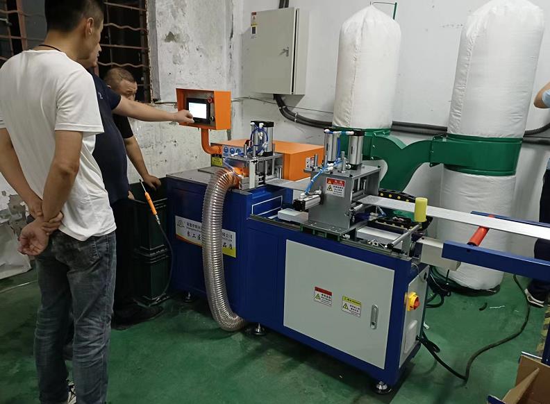 SDY-Q350全自動切鋁機(jī) SDY-Q350全自動切鋁機(jī)