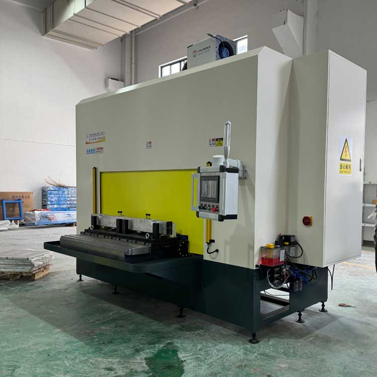 行業(yè)痛點暴擊！汽車防撞梁切割困局難解？這款8軸高速圓鋸機破局突圍