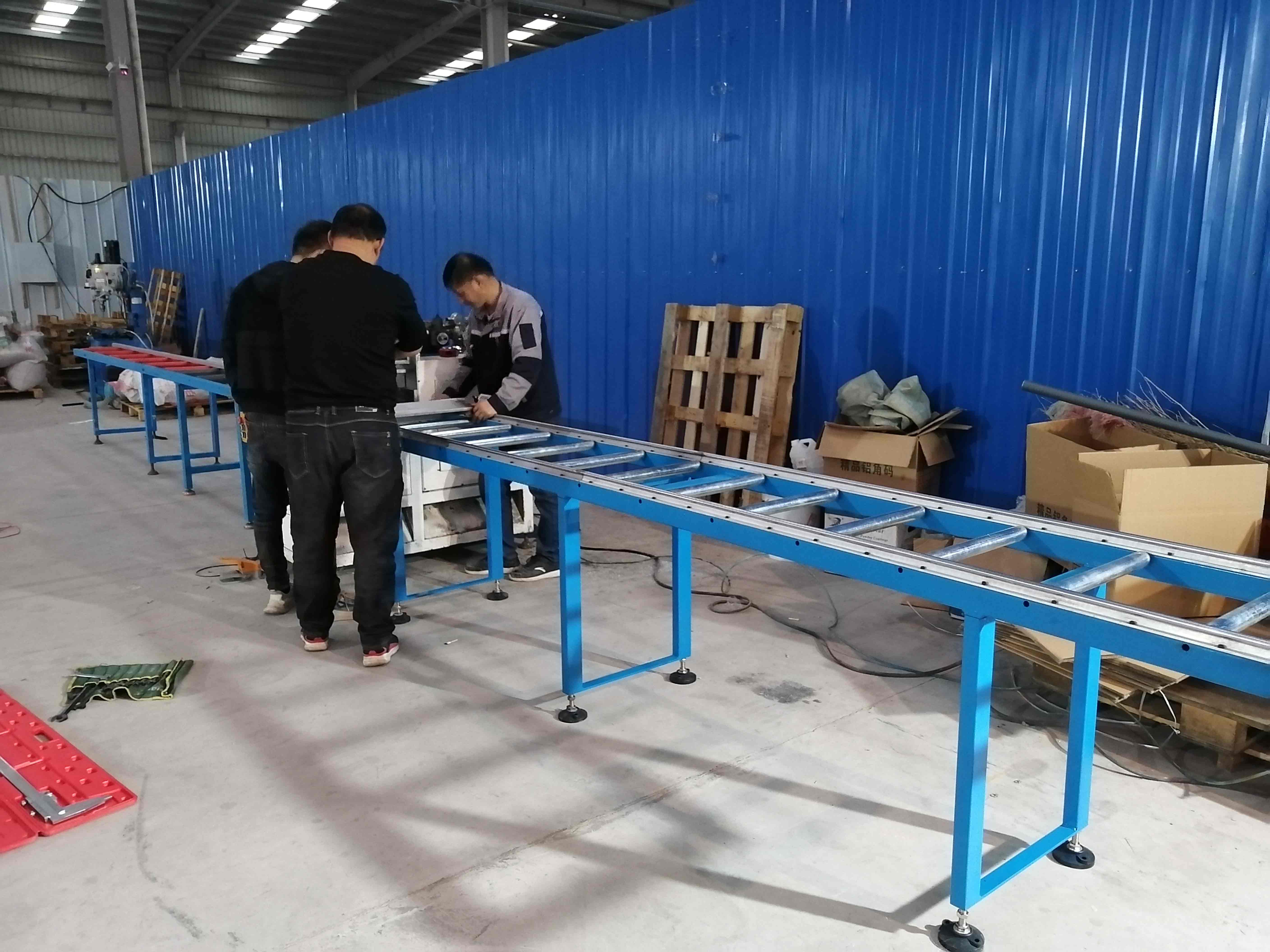 鋁擠壓型材切割毛糙，有別于精切鋸，推薦使用定尺鋸